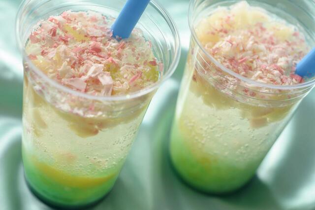 ジェラトーニのリモナータ(ピーチ&乳酸菌飲料) 700円｜提供店舗：東京ディズニーシー 「ケープコッド・クックオフ」｜東京ディズニーリゾート夏のひんやり冷たいメニュー