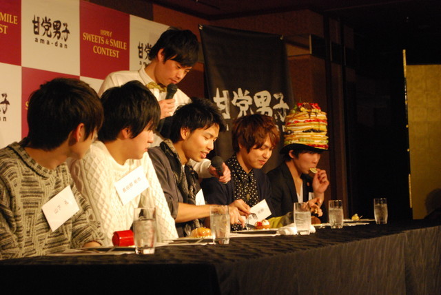 『甘党男子』イベント／スイーツスマイルコンテスト・食レポ審査