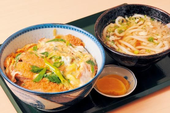 手打ち讃岐うどん 扇矢　トンカツ丼 842円