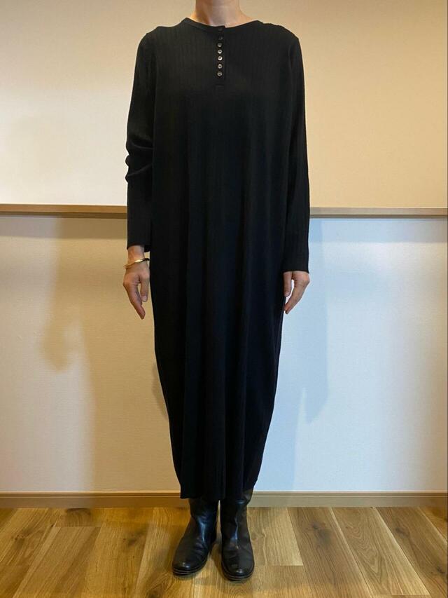 【AMERICAN HOLIC バイパチリブヘンリーニットワンピース】身長165cm・Lサイズ着用。カラーは杢グレー、ブラック、ネイビーがあります