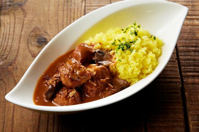 「神戸ハイカレー」<期間:2025年8月30日~10月31日>【無限大に肉料理のアレンジが楽しめる“肉々しい“ブッフェ!オリエンタルホテルズ&リゾーツ4施設で同時開催!】