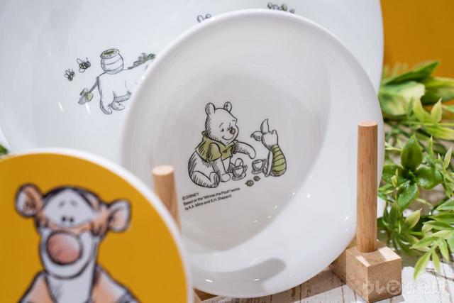 【くまのプーさん　ゆったりお買い物フェア】内側のイラストはこんな感じ　© DISNEY. Based on the 