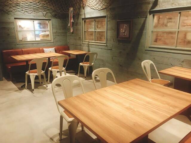 ドナルドダッグデザインの部屋「Disney HARVEST MARKET（ディズニー・ハーベスト・マーケット） By CAFE COMPANY」横浜赤レンガ倉庫店