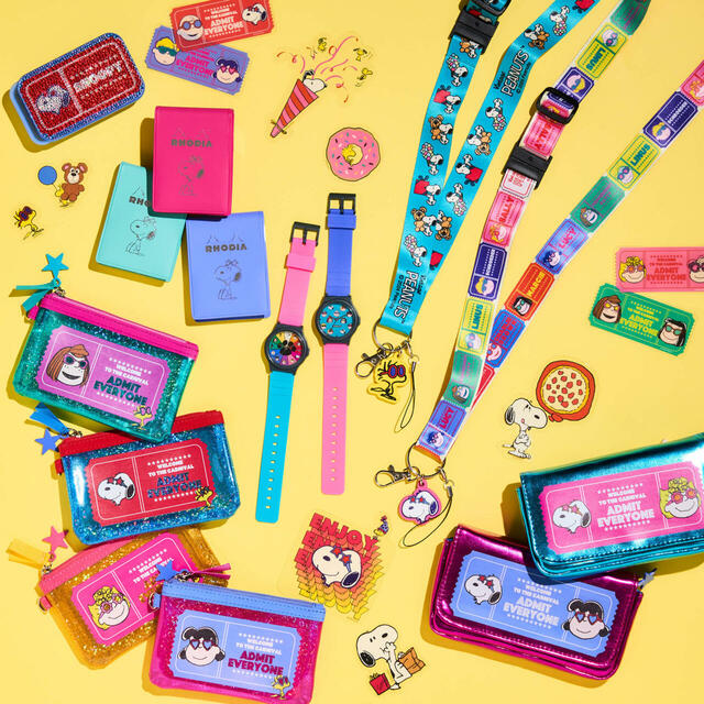 【PLAZA「Welcome to the NIGHT CARNIVAL with SNOOPY」】パーティーメガネ・チケットデザインのアイテムクリアIDケース(全4種・各1,320円)、ネックストラップ(全2種・各1,320円) など