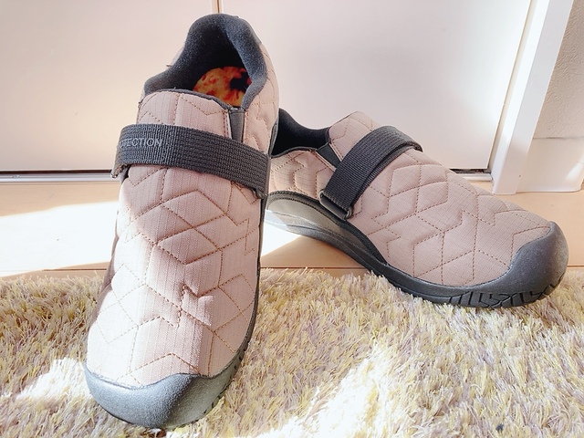 【ワークマン　防寒防炎キャンパーモック】カラーはブラックとカーキの2種類。男女兼用デザインです