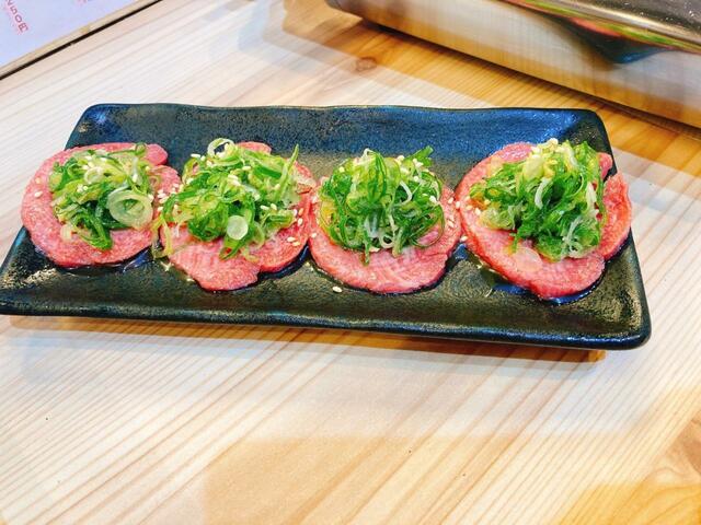 【九条ネギたっぷり牛タン】片面だけ焼いていただきます！