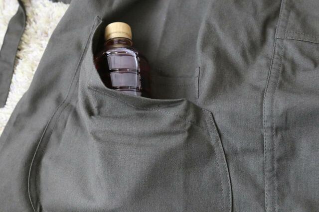 【ワークマン アウトドアバックルタイプエプロン】大容量ポケットにはペットボトルも楽々入ります