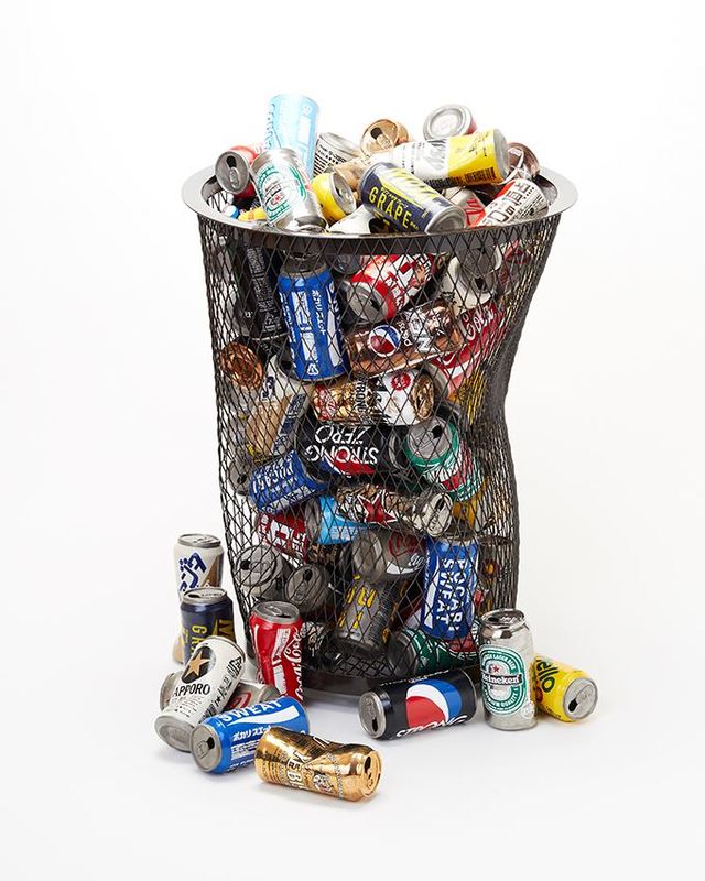 『アナザーエナジー展：挑戦しつづける力―世界の女性アーティスト16人』 三島喜美代 《作品 19-C5》2019年 シルクスクリーン印刷した陶に手彩色、鉄 サイズ可変 Courtesy: Taka Ishii Gallery