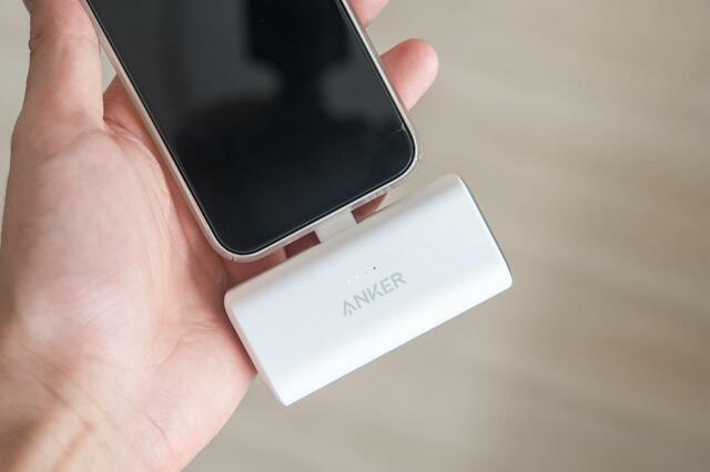 Anker「Nano Power Bank」充電しながらの操作も楽◎
