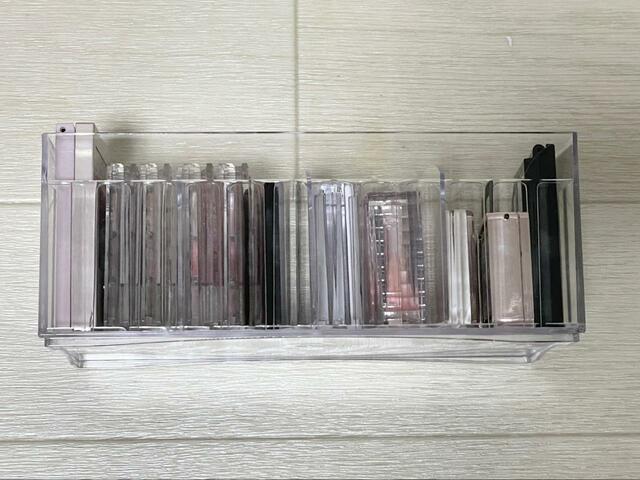 【ダイソー 仕切りケース2 仕切り板3枚付】今後アイシャドウが増えても、重ねて収納できます
