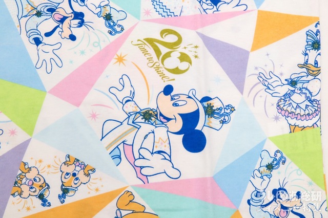総柄Tシャツ｜20周年ロゴとミッキー