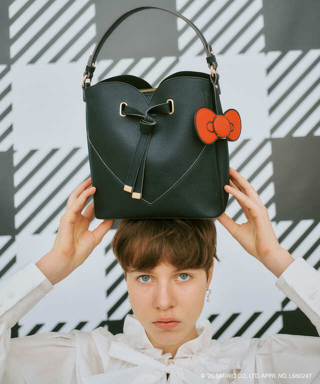 【ハローキティ×VIS】「ハートカットバッグ」7,190／「VIS」の大人気ハートカットバッグがスペシャルコラボレーション