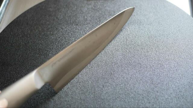 【HANAKO エラストマー カッティングボード】使用感を感じないほど傷がつきにくいのも嬉しいポイント！