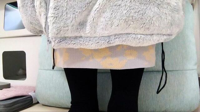 【ニトリ フード付き中わた入り着る毛布 ロング丈（NウォームSP）】ドロストコードを絞ると、脚がより暖かくなります！