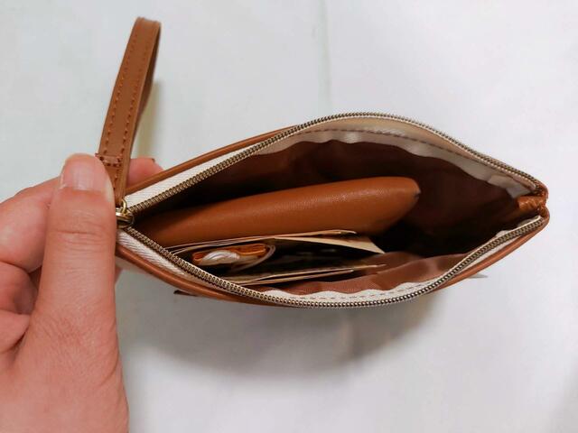 お札、小銭、名刺入れも入った【SPRiNG 11月号増刊】付録：MOOMIN（ムーミン）スマホも入る「お財布クラッチバッグ」