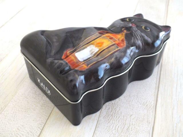 【カルディオリジナル ハロウィン黒ネコシェイプ缶】内容量：70ｇ、商品サイズ：150ｘ105ｘ65mm