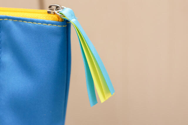 スーベニアランチケース ＋1300円｜ファスナーの引き手はリボン