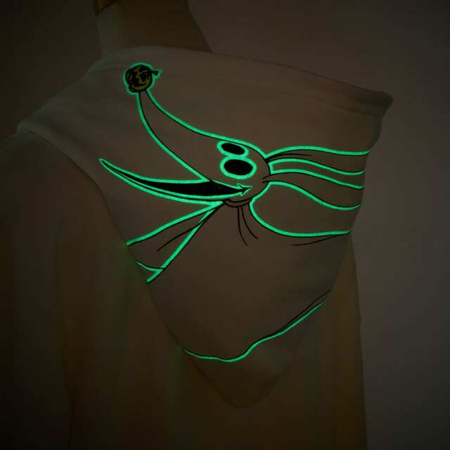 蓄光プリントパーカ「ナイトメアー・ビフォア・クリスマス／ゼロ」｜￥ 5,990 （税込）