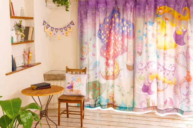 「ラプンツェルのランタンフェスティバル」をテーマにしたグッズ|東京ディズニーシー新テーマポート「ファンタジースプリングス」|販売店舗:東京ディズニーシー「エンポーリオ」|発売日:2024年5月28日(火)