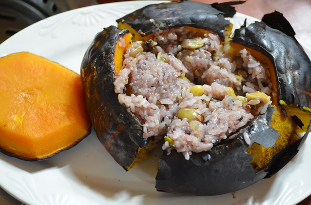 「チャムナムッチッ」のタンホバッパ12,000ウォン。注文を受けてから炊き上がるまで50分かかるので、最初に頼もう