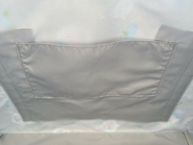 内側にもポケットがひとつついています