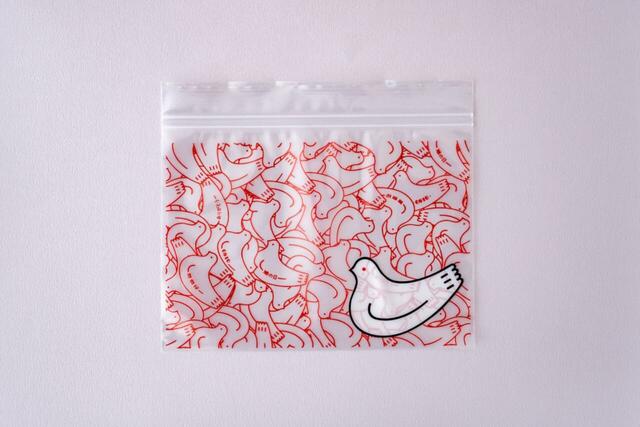 「ジッパーバッグ（B6サイズ）」＜期間：2025年8月10日＞【【8月10日は鳩の日】鳩サブレーがモチーフになった「袋留めクリップ」＆「ジッパーバッグ」のセットが“鳩の日限定”で販売！】