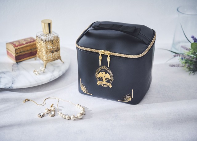 「Disney ツイステッドワンダーランド COLLECTION BOOK VANITY POUCH」