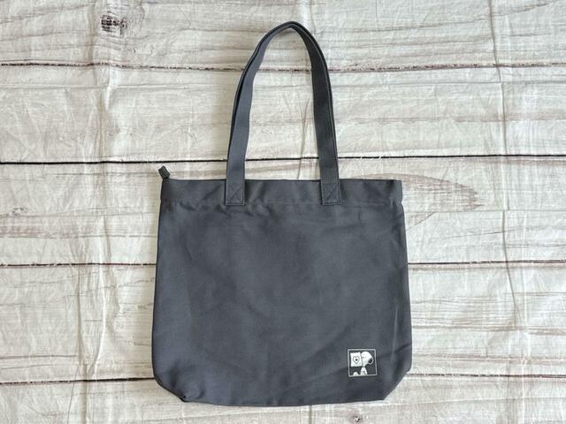 背面にもかわいいイラストプリント入り！