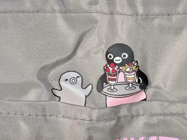 子ペンギンにパフェを運んであげるSuicaのペンギン。可愛すぎる〜！