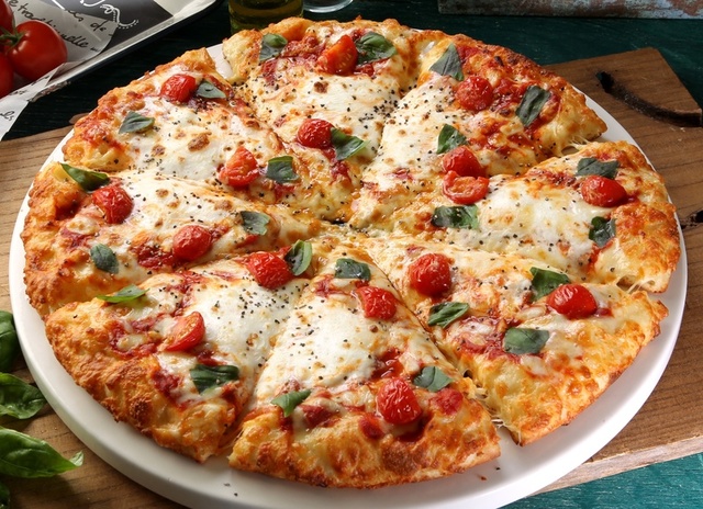 とろけるモッツァの贅沢マルゲリータ