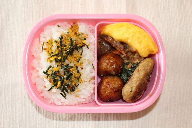 冷凍食品だけで、簡単なお弁当の出来上がり！