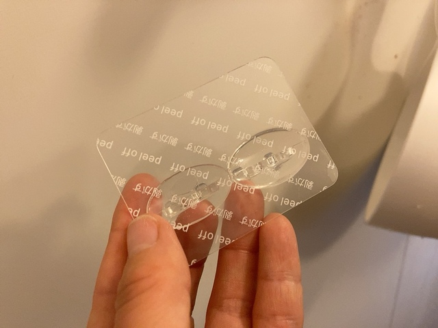 【ニトリ シールフック 歯ブラシホルダー 2本用】シールを剥がして貼り付けるだけ！