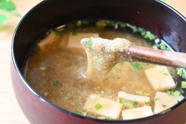 【味噌の保存方法】とろろの入った「和風味噌玉」で作った味噌汁