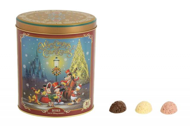 チョコレートクランチ 1,800円｜「ディズニー・クリスマス」スペシャルグッズ｜東京ディズニーリゾート40周年“ドリームゴーラウンド”｜発売日：2023年11月7日（火）｜販売店舗：東京ディズニーランド「ディズニー＆カンパニー」、東京ディズニーシー「ヴァレンティーナズ・スウィート」