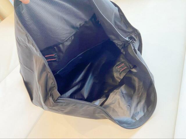 【mont-bell ギアコンテナL】口がガバッと開くので、かさばる荷物もポイポイ入れられます