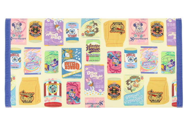 バスタオル 3,300円｜ディズニーキャラクターがいっぱいのグロサリーストアをモチーフにしたグッズ｜販売店舗：東京ディズニーランド「ホームストア」、東京ディズニーシー「ヴィラ・ドナルド・ホームショップ」｜発売日：2024年10月10日（木）