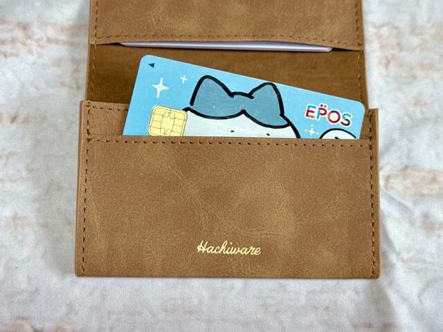 よく使うカードは前ポケットに入れるのがおすすめ【アベイル×ちいかわ】「カードケース（ハチワレ）」