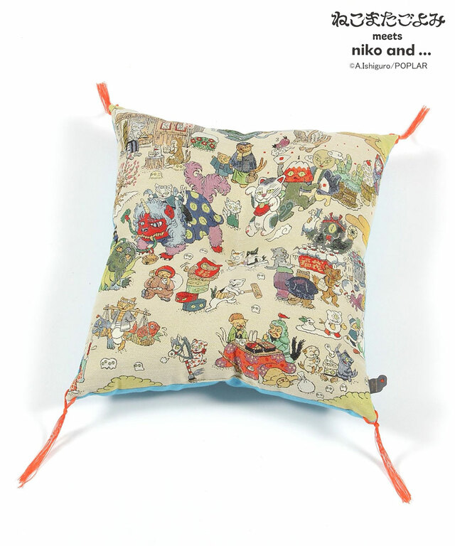 【niko and ...×ねこまたごよみ】座布団(お正月)/細かい表情、文字まで織りで表現!(税込4,510円)