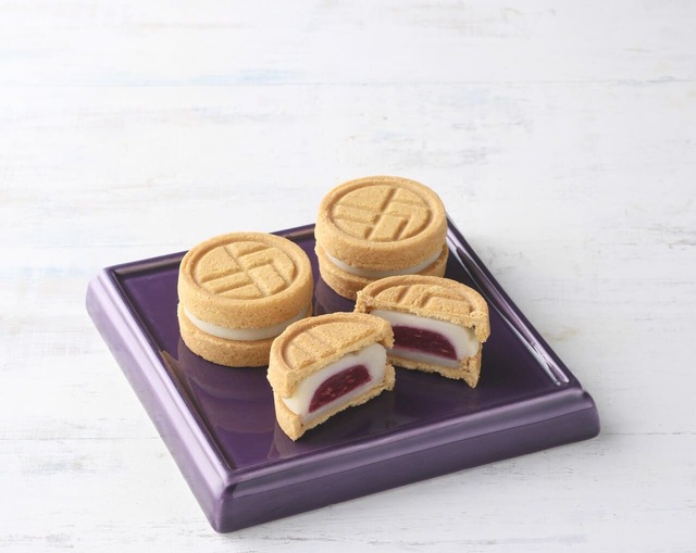 【あんこ博覧会®】〈新宿中村屋本店ボンナ〉 できたてサンド月餅・木苺ミルク 378円　［日本橋三越本店限定］販売期間：2月4日(水)-2月14日(土)