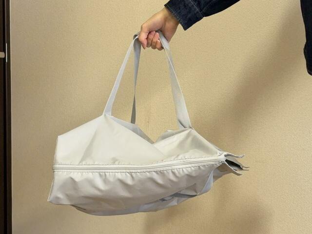 【tower 洗える持ち帰り寿司・ピザが入るかばん】水平持ちもOK！傾けたくないお寿司やピザなども安心して持ち運べます♪