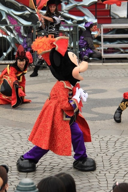 コートの裾に注目!