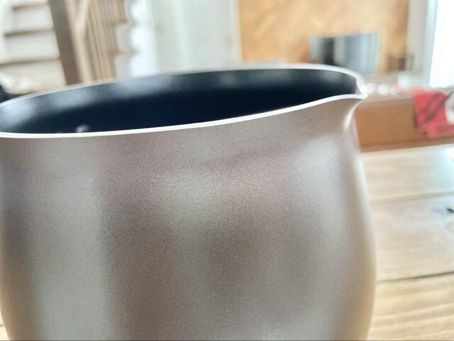 【アイリスオーヤマ　マルチポット】注ぎ口があるため、こぼれる心配なし！