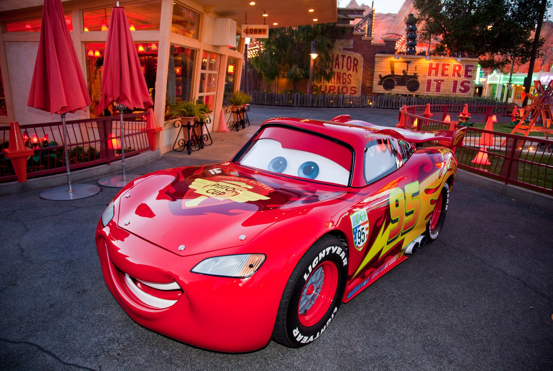 TDS】ライトニング・マックィーンにも会えちゃう!「ピクサー・プレイ