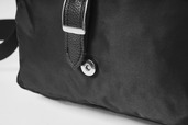 【THE GOOD SHOULDER BAG】開閉しやすいマグネットボタン