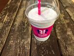 【サーティワンアイスクリーム ベリーベリーストロベリーシェイク 】ベリーベリーストロベリーアイスをシェイクにしてもらいました