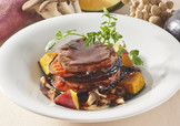 牛フィレと米なすのミルフィーユ仕立て　芳醇赤ワインソース