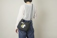 【moomin ムーミン リッチな刺繍の2wayバッグ】ショルダーは厚手のアウターの上からでもゆったりと斜め掛けができる贅沢な長さを確保