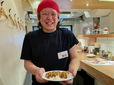 【渋谷餃子 新宿西口店】店長で、餃子隊長でもある桜田尚志さん