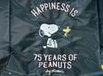 正面にスヌーピーの特別な刺繍入りデザイン！