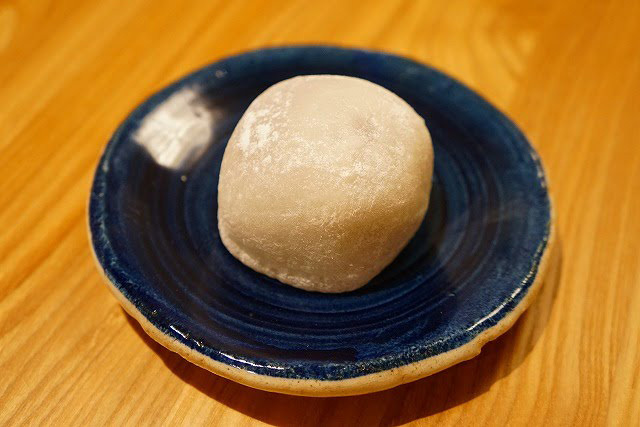 創業明治40年の下町の和菓子屋さん伊勢屋のいちご大福。　深川伊勢屋　いちご大福　260円